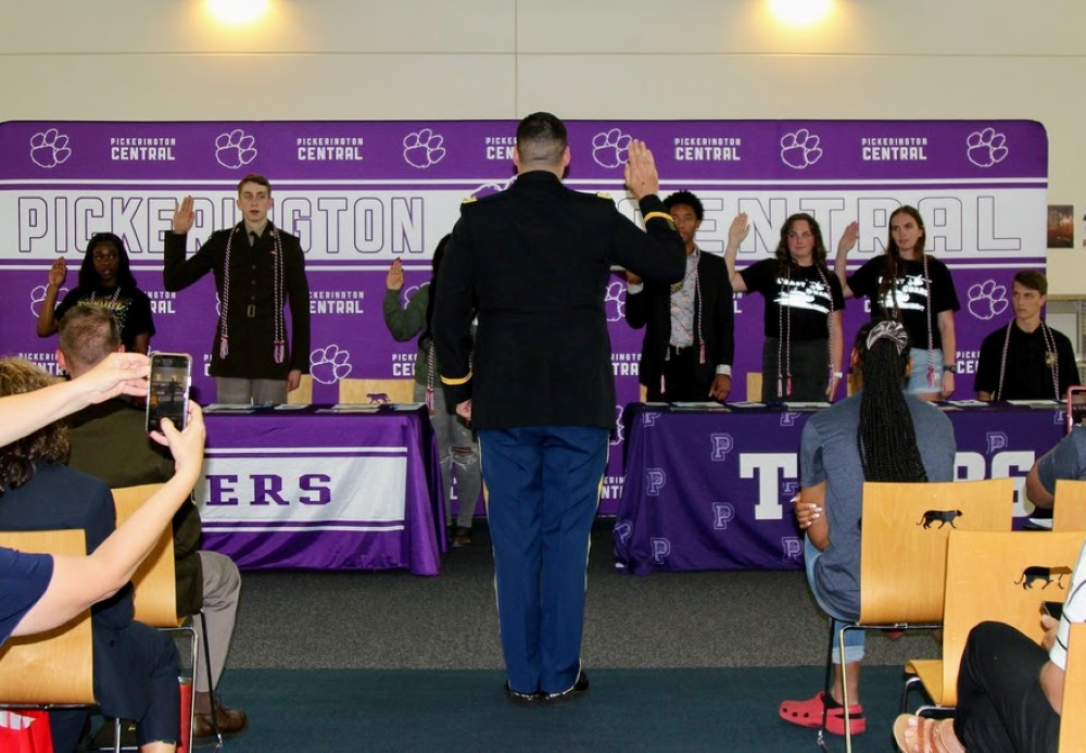Pickerington Central students swearing into the U.S. military