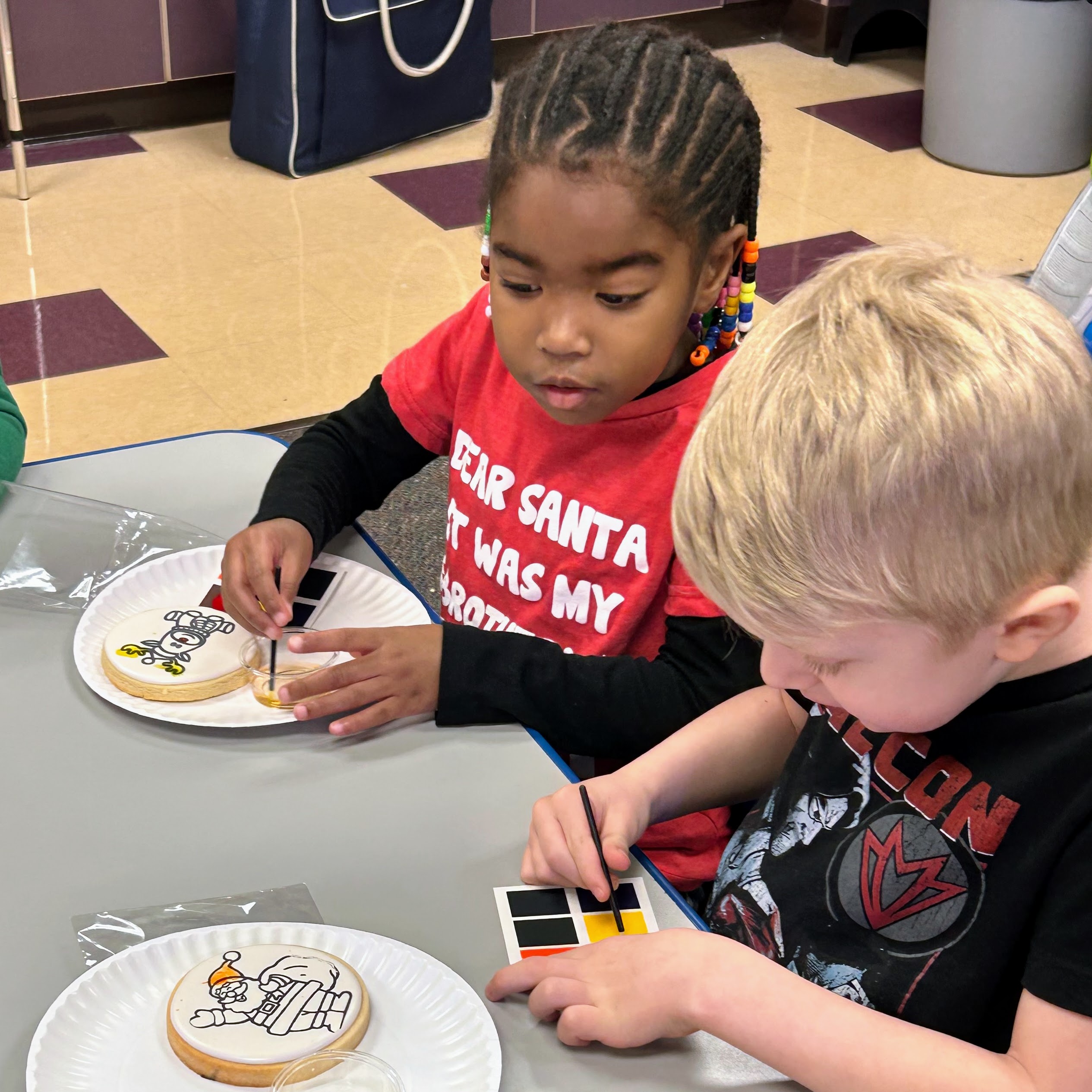 kids decorating cookies